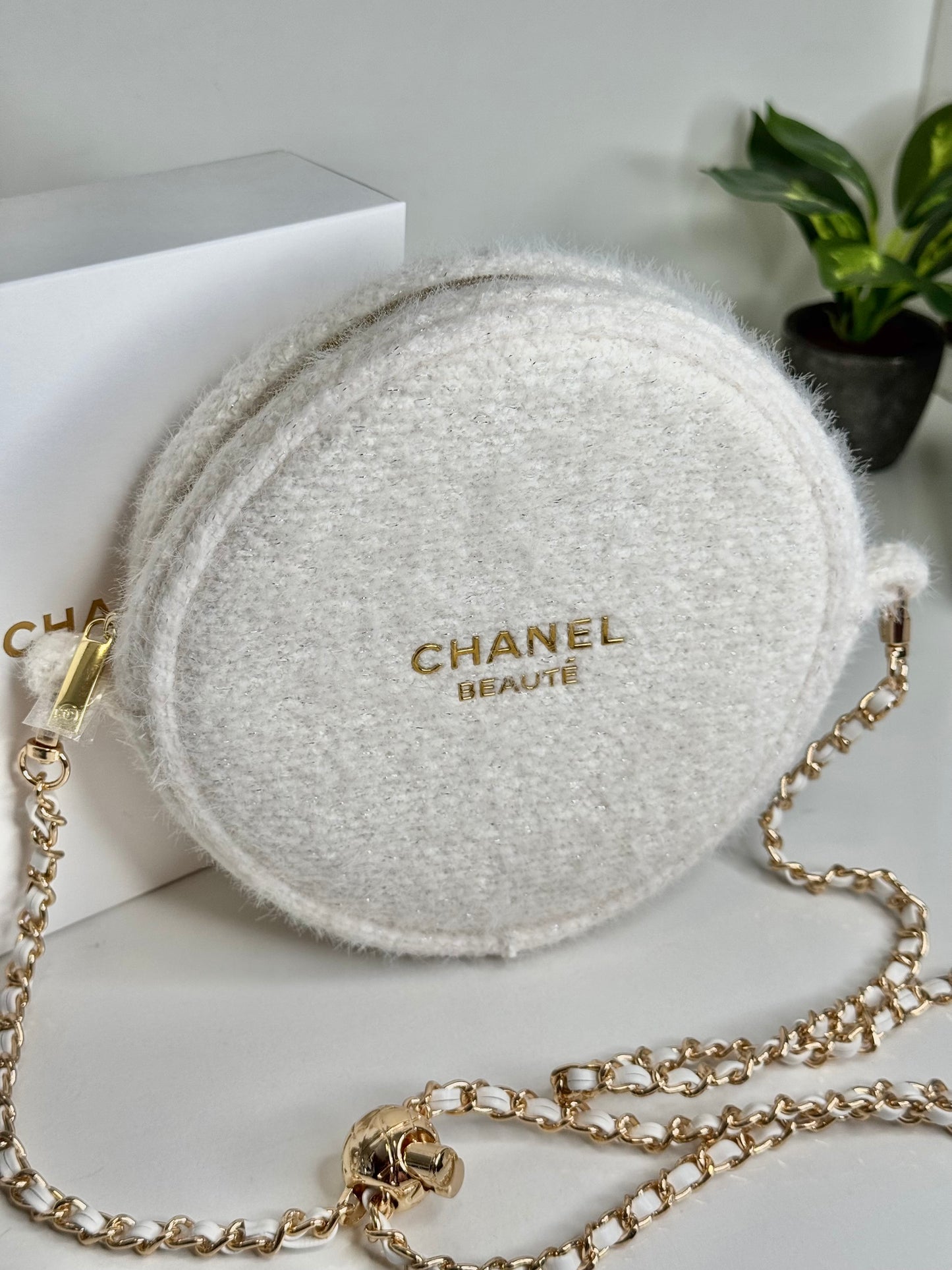 Chanel Beauty Round Bag/Pouch Holiday Edition 2024