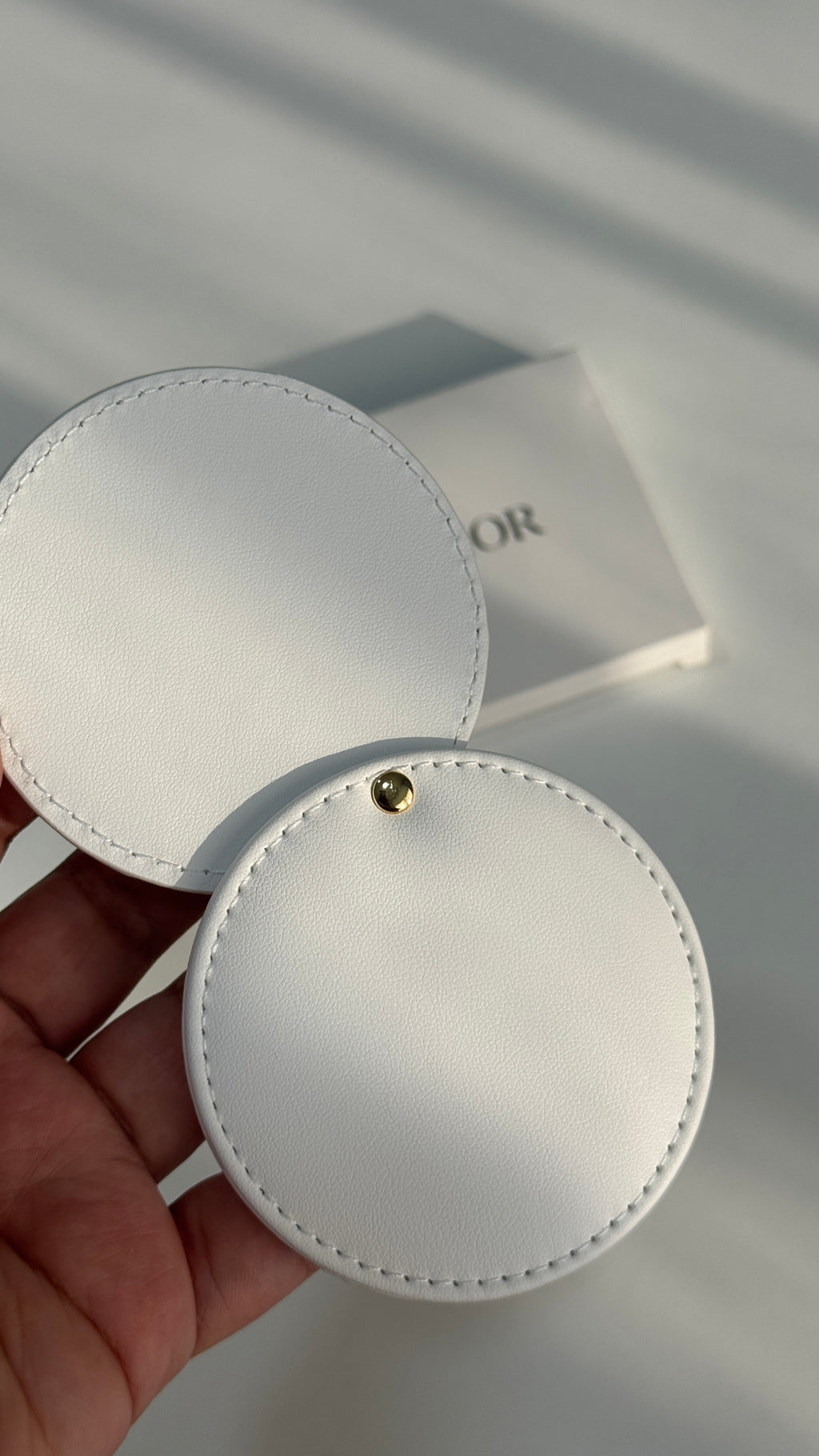 Jadore Compact Pocket Mirror – White