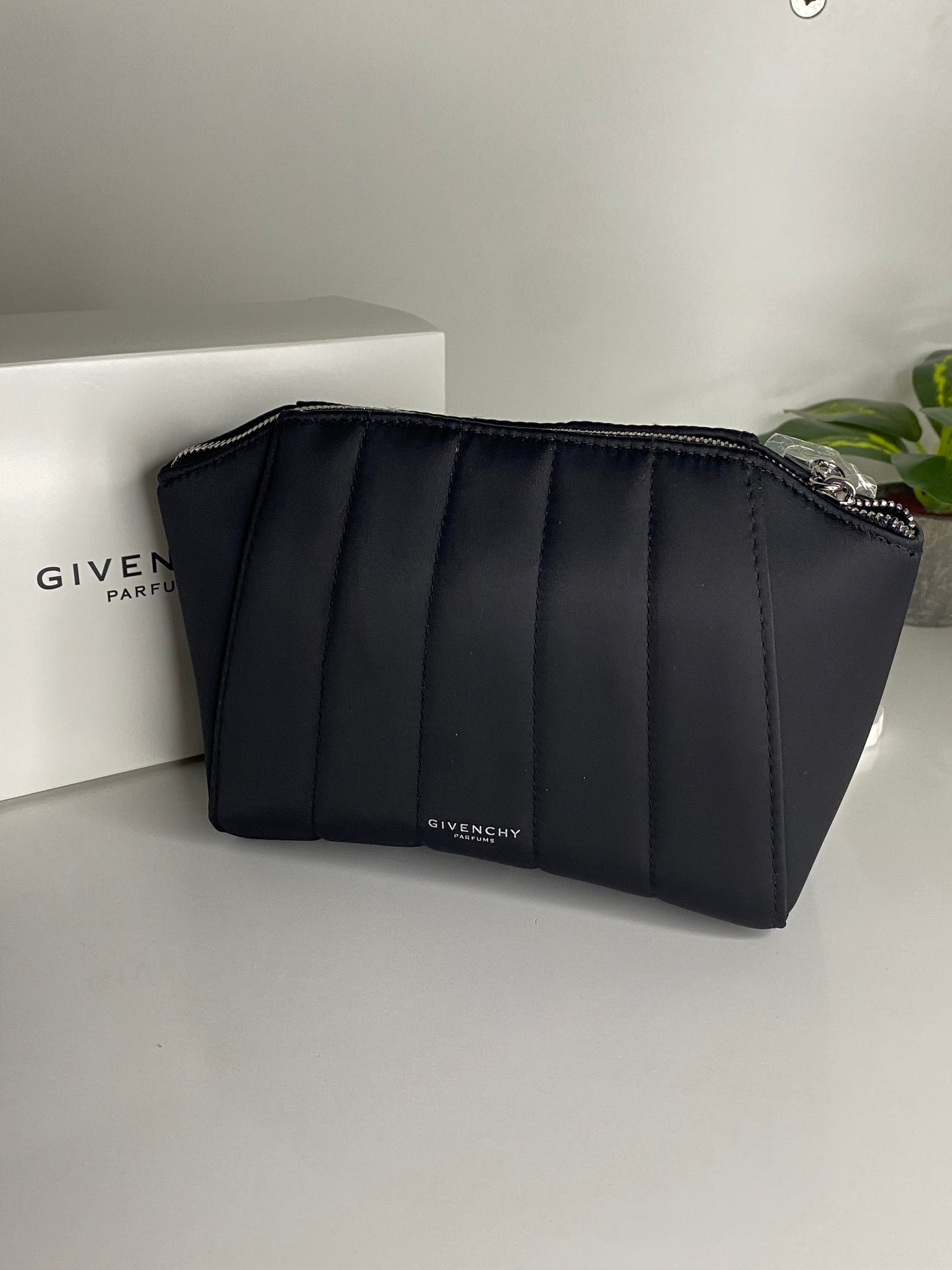 Iconic Givenchy Pouch - Black