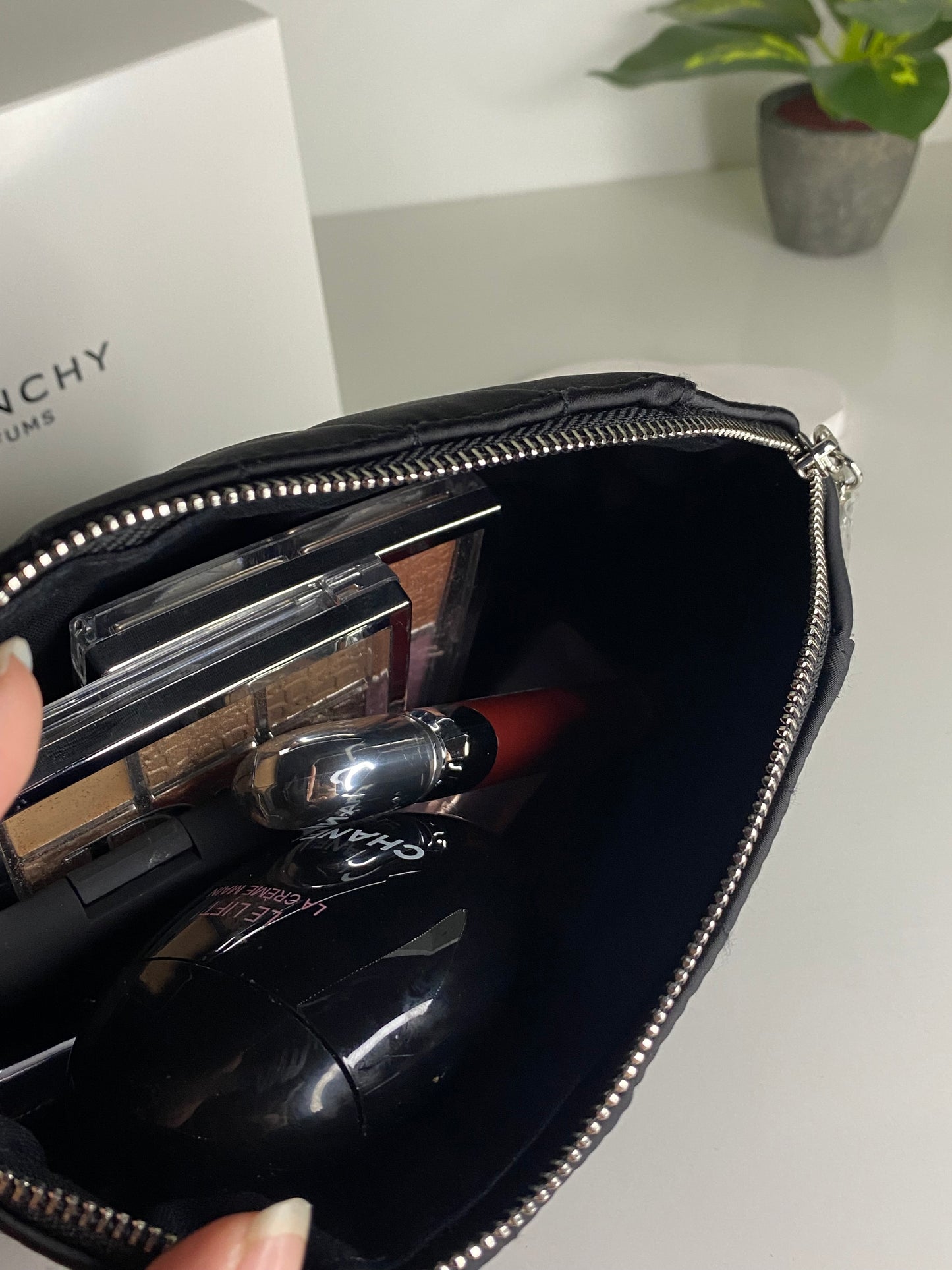 Iconic Givenchy Pouch - Black