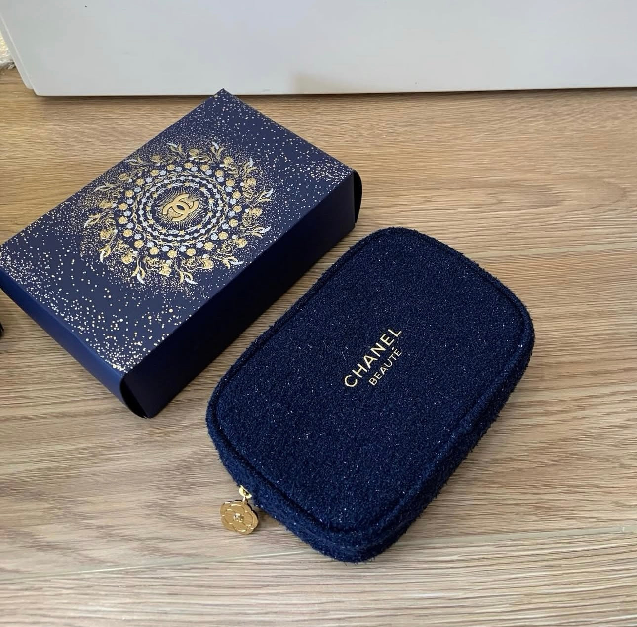 Holiday 2025 Pouch - Navy – Makeup Product ae