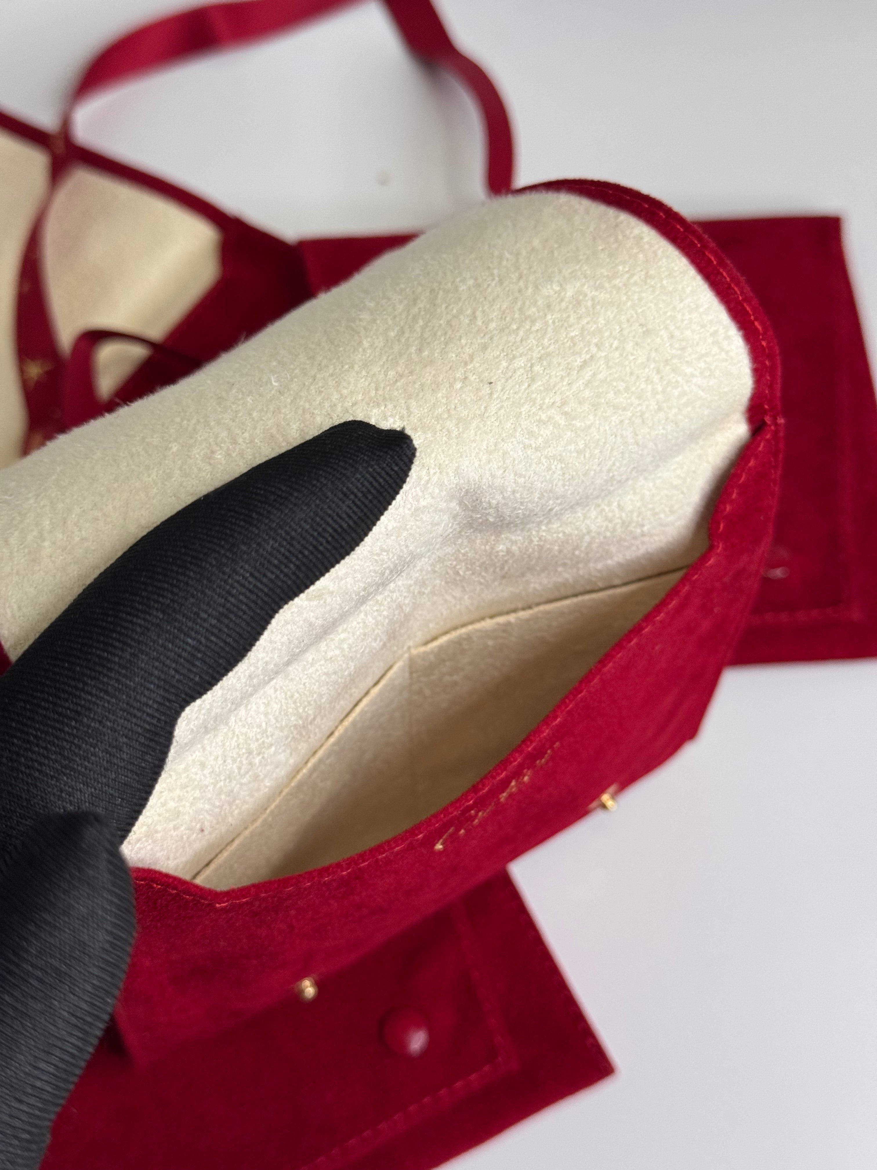 Holiday Ribbon/Charm with Pocuh