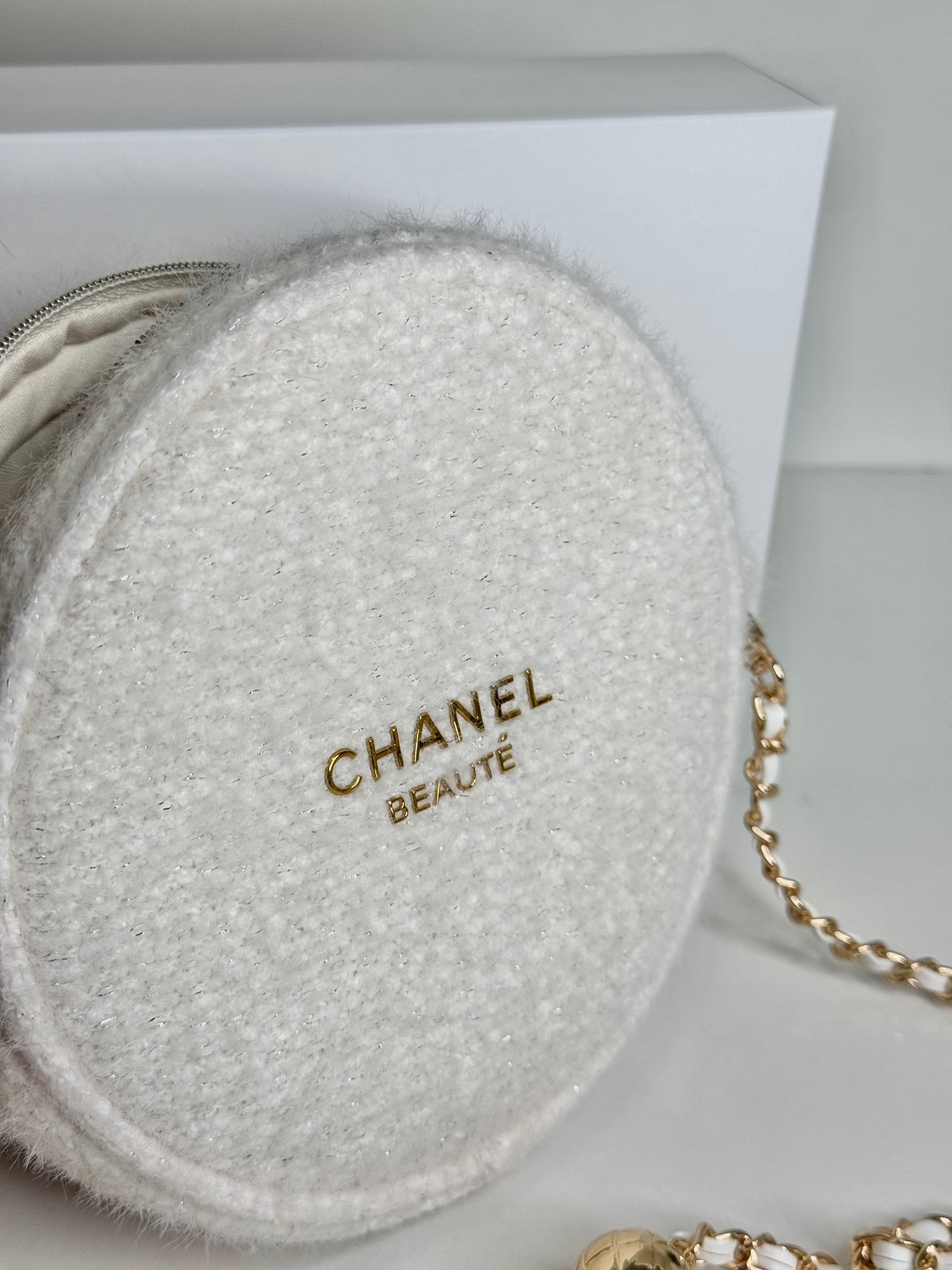 Chanel Beauty Round Bag/Pouch Holiday Edition 2024