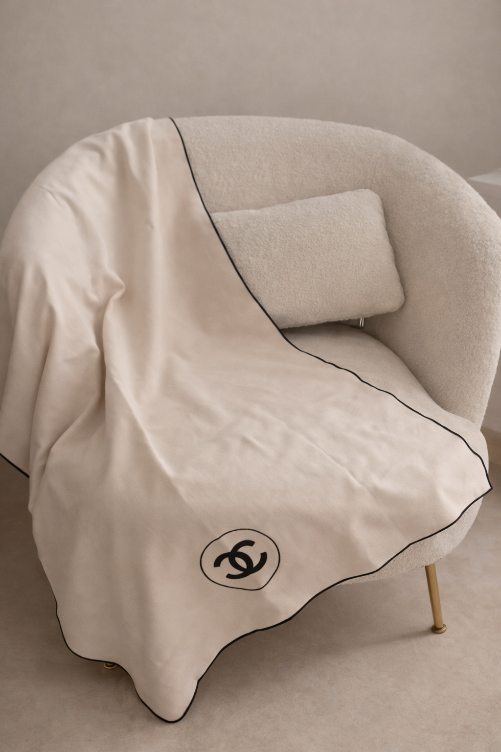 Travel Blanket With Pouch - VIP Chanel Beauty Gift