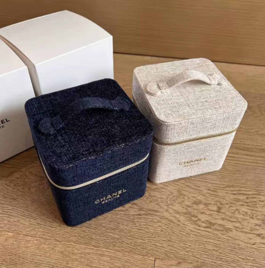 Chanel Beauty Vanity Bag – Makeup Product ae Chanel Beauty Vanity Bag – Makeup Product ae