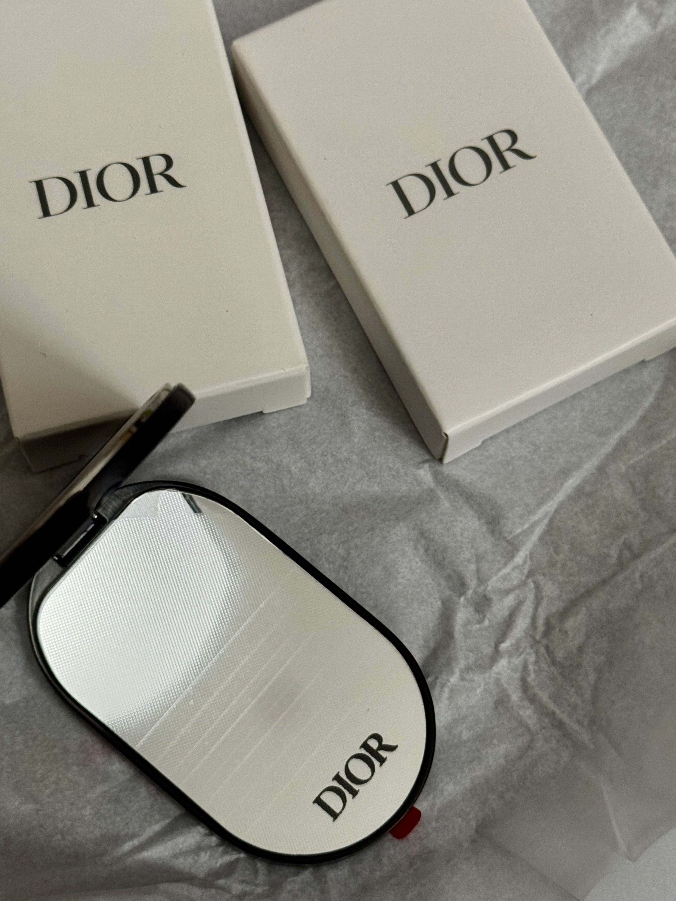 DIOR Beauty CD Logo Phone Ring Holder – Dual Mirror
