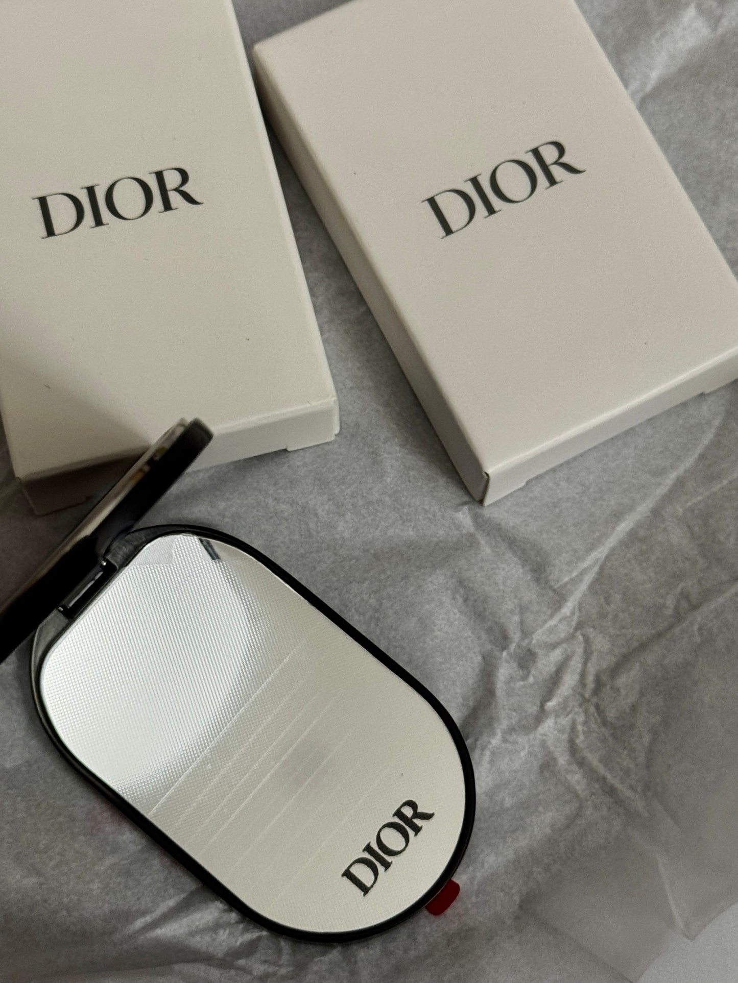 DIOR Beauty CD Logo Phone Ring Holder – Dual Mirror