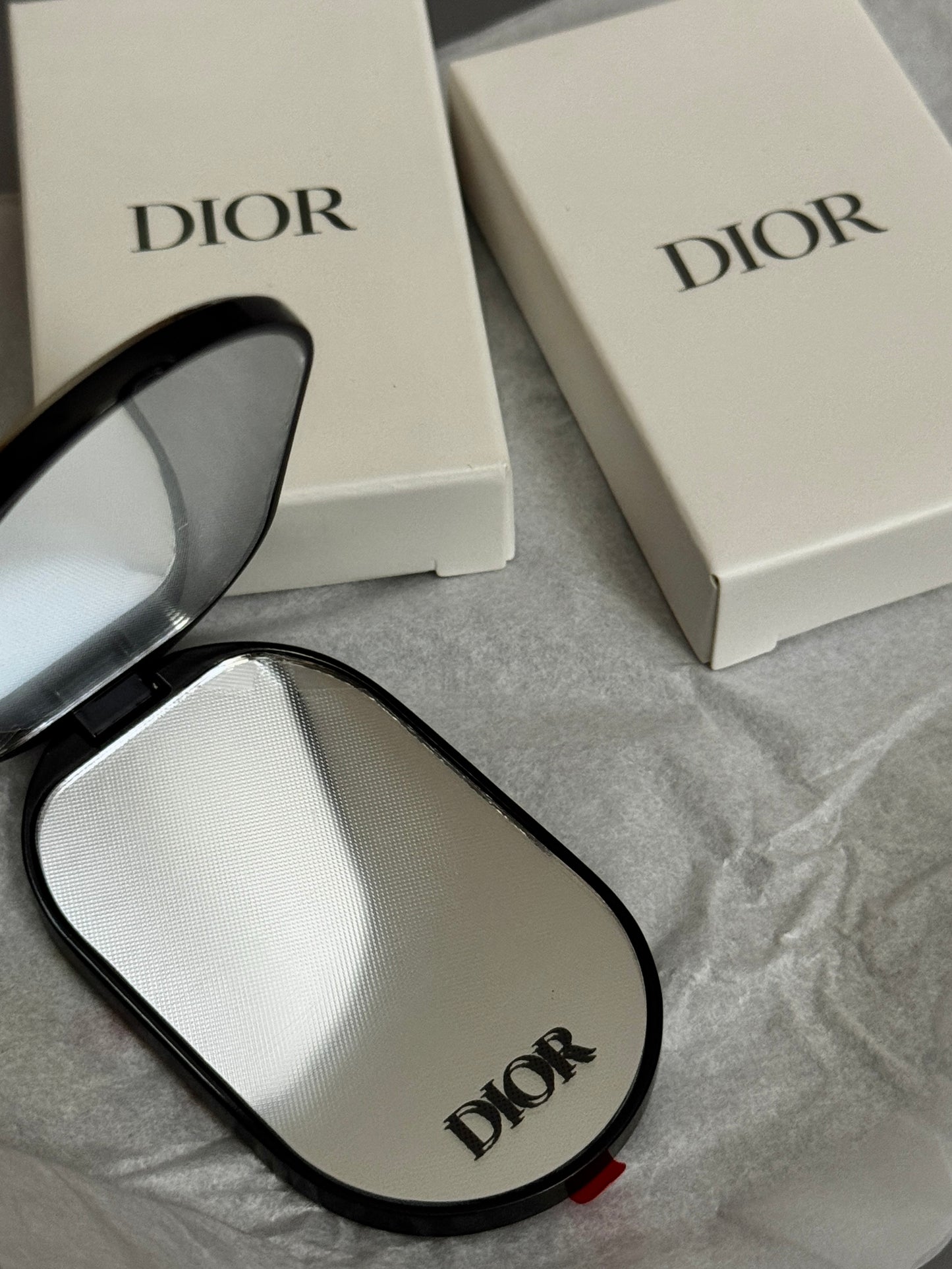 DIOR Beauty CD Logo Phone Ring Holder – Dual Mirror