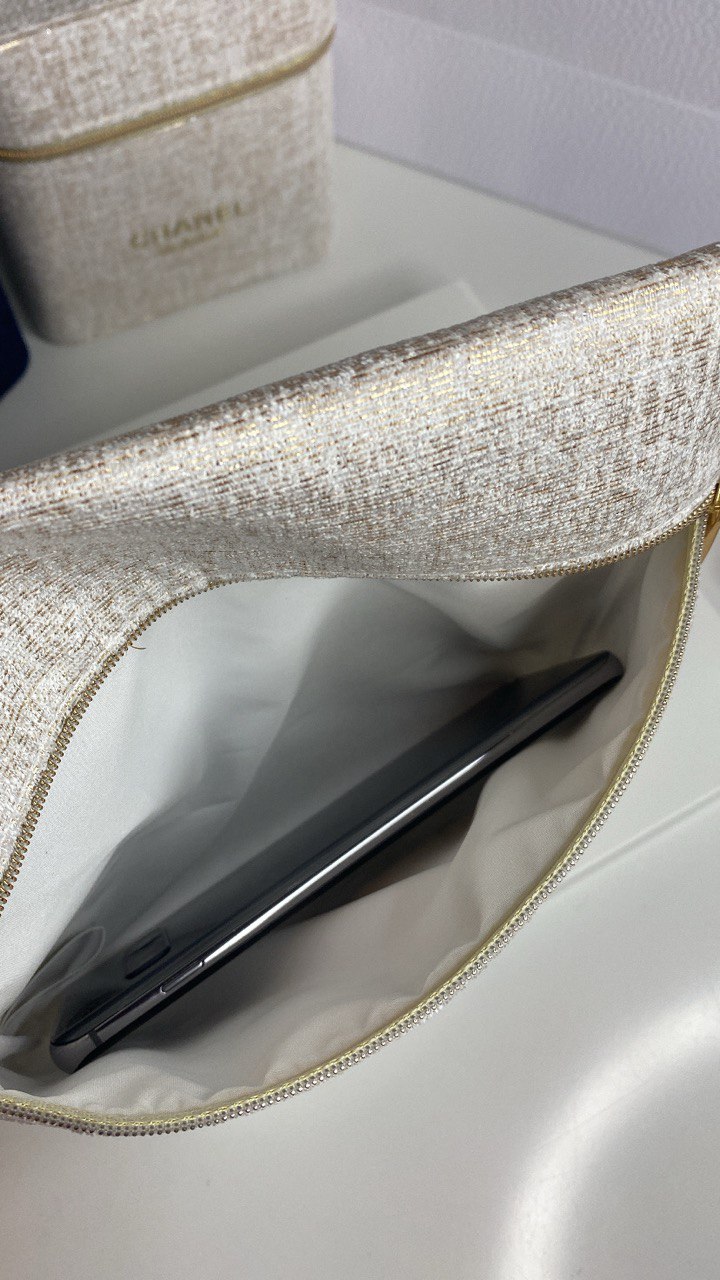 Chanel Beaute Makeup Bag (Pouch) - White