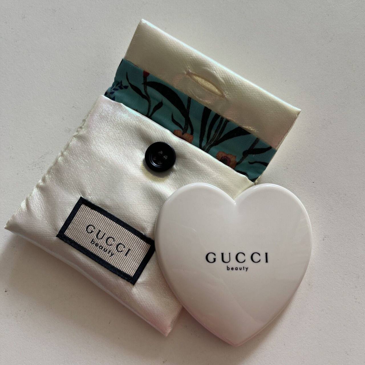 Gucci Beauty Heart Mirror With Silky Pouch