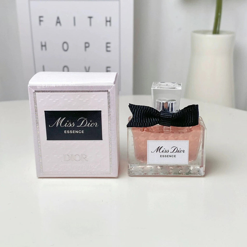Mini Miss Dior Essence Perfume