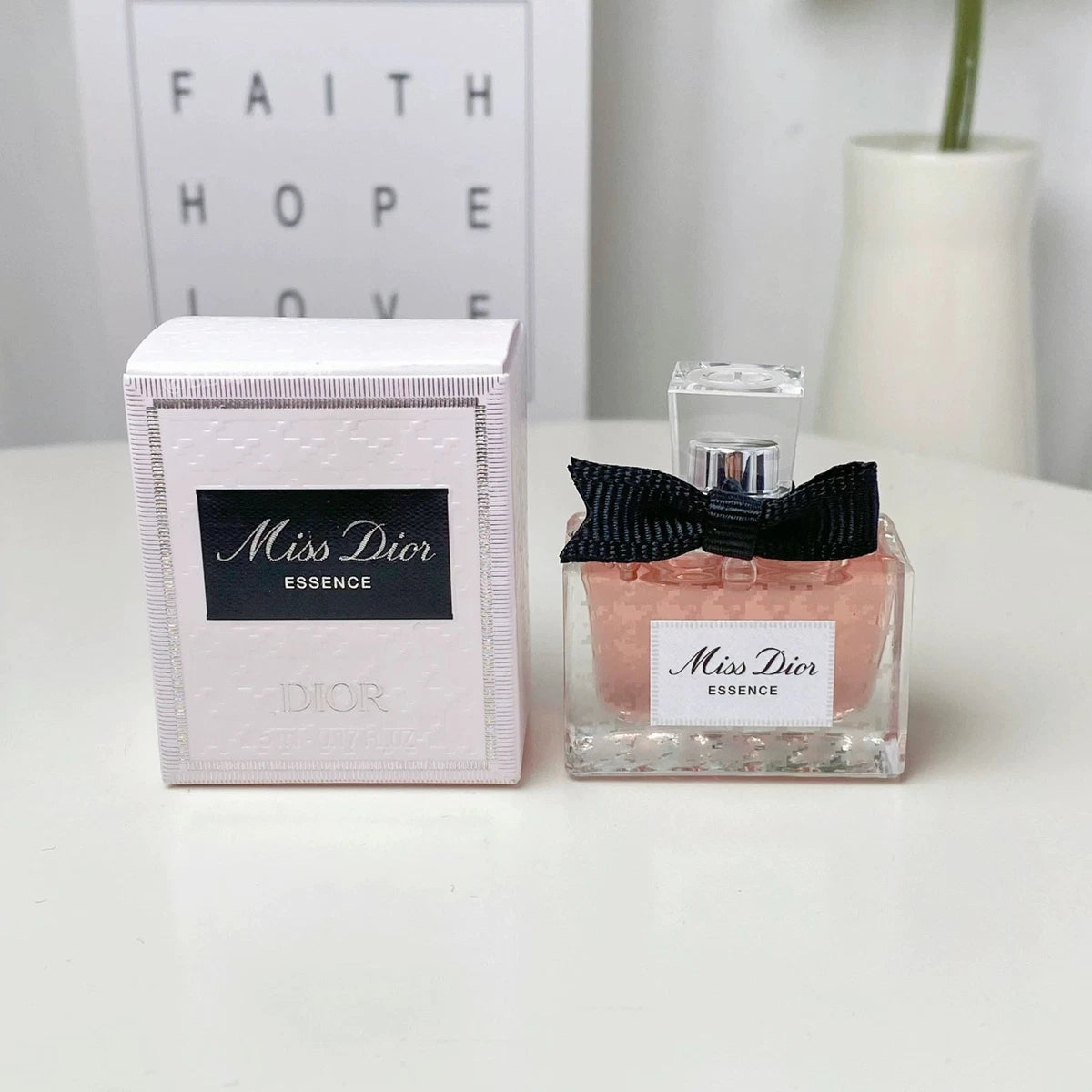 Mini Miss Dior Essence Perfume