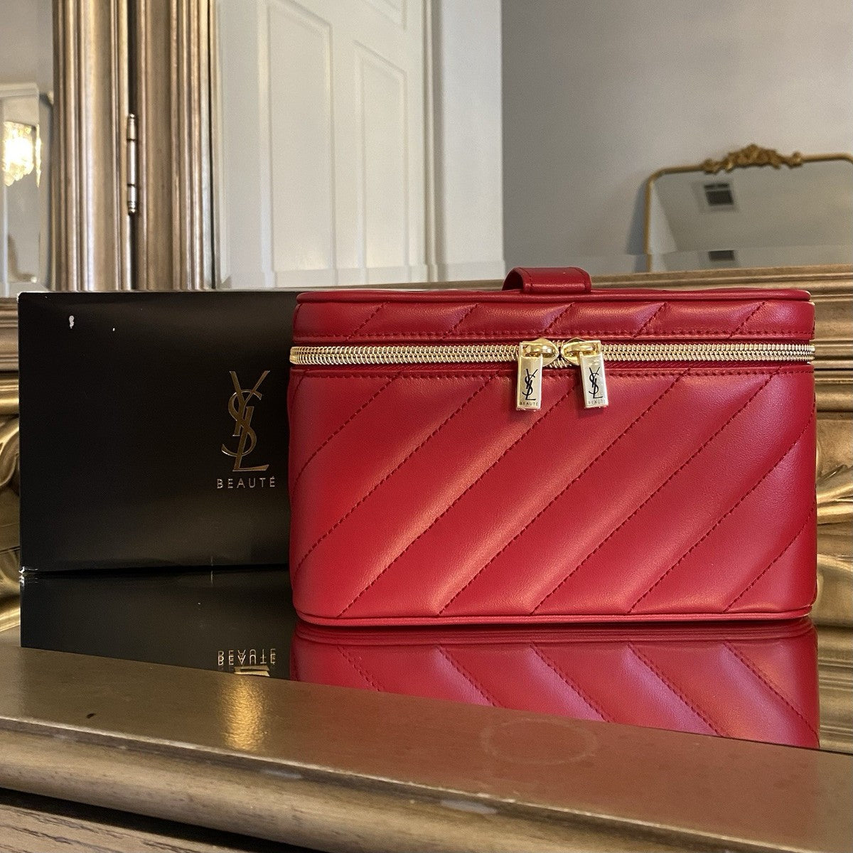 [Pre-Order] Vanity Red Makeup Case With Mirror